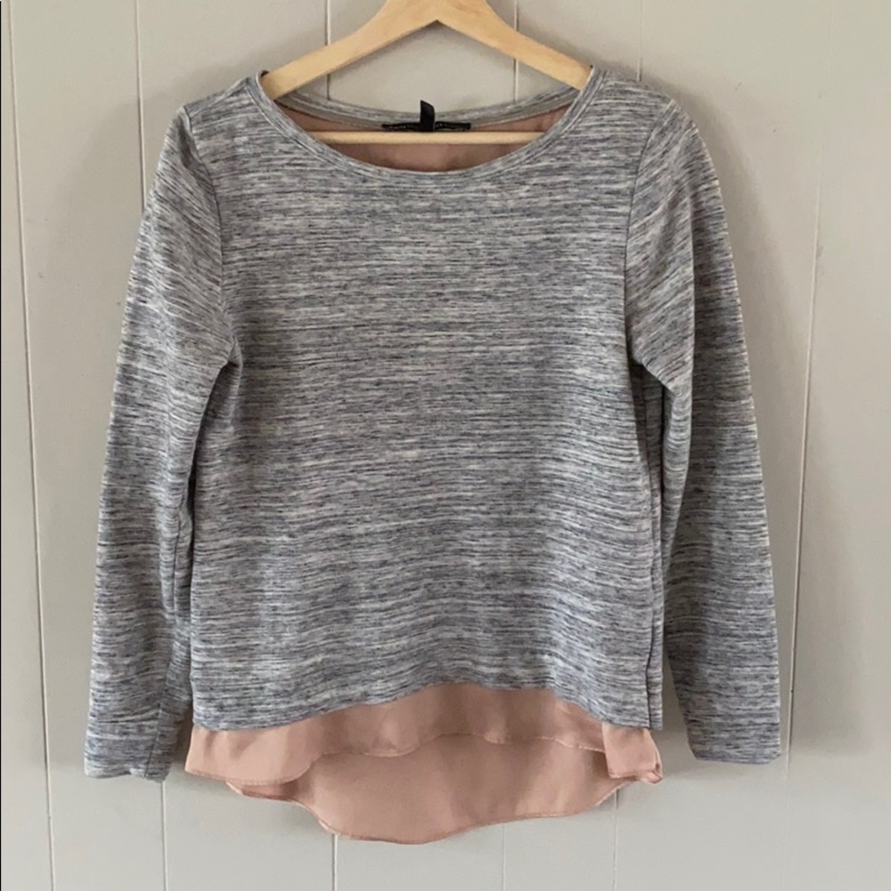 White House Black Market Gray XS Split Back Swing Top W/ Inset Silk Mat